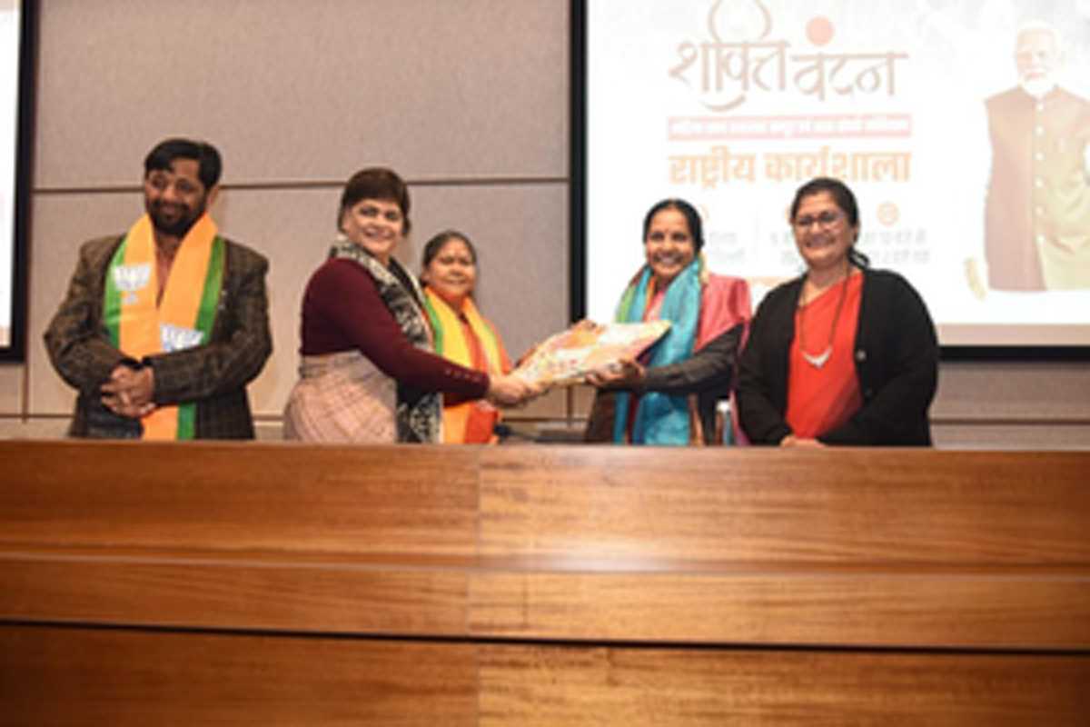 लोकसभा चुनाव की तैयारी, महिलाओं को जोड़ने के लिए भाजपा देशभर में चलाएगी शक्ति वंदन अभियान लोकसभा चुनाव की तैयारी, महिलाओं को जोड़ने के लिए भाजपा देशभर में चलाएगी शक्ति वंदन अभियान